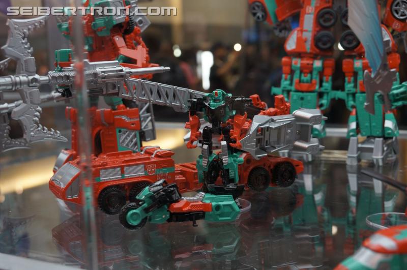 SDCC 2015: Hasbro Booth: Fan-Built Combiner Wars Victorion - Transformers Event: DSC03275