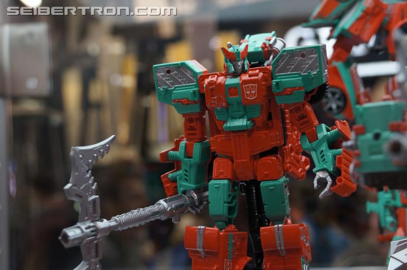 SDCC 2015: Hasbro Booth: Fan-Built Combiner Wars Victorion - Transformers Event: DSC03290