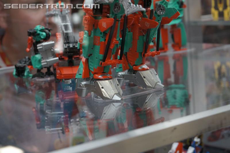 SDCC 2015: Hasbro Booth: Fan-Built Combiner Wars Victorion - Transformers Event: DSC03361