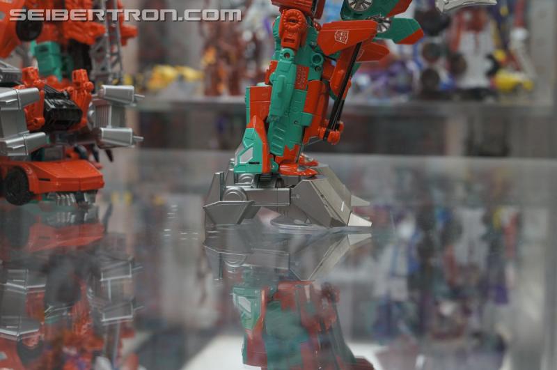 SDCC 2015: Hasbro Booth: Fan-Built Combiner Wars Victorion - Transformers Event: DSC03363