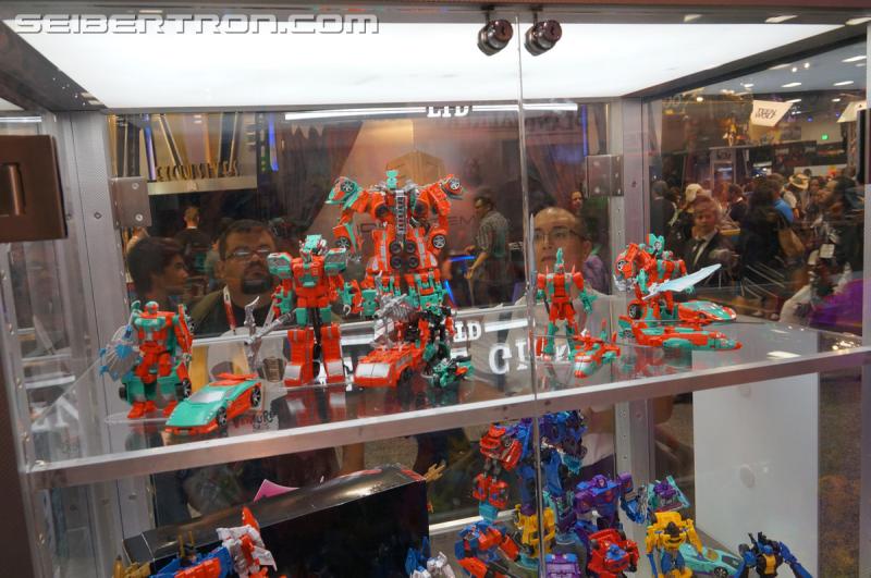 SDCC 2015: Hasbro Booth: Fan-Built Combiner Wars Victorion - Transformers Event: DSC03404