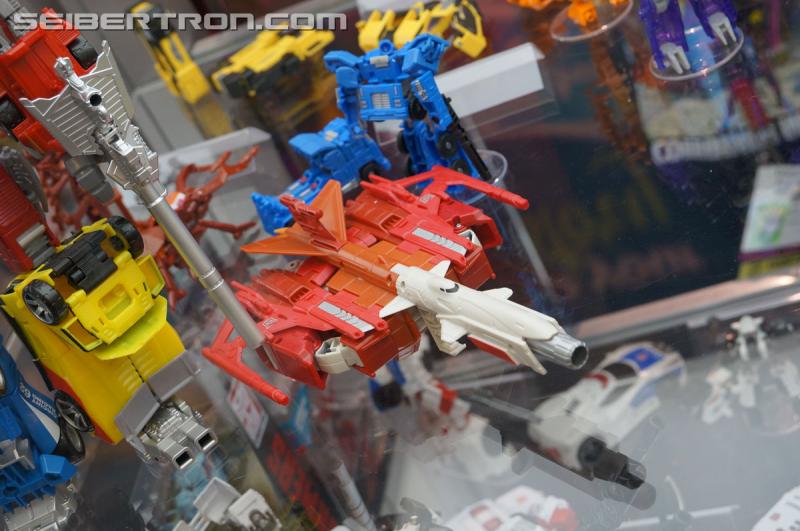 SDCC 2015 - Hasbro Booth: Combiner Wars Scattershot and Betatron