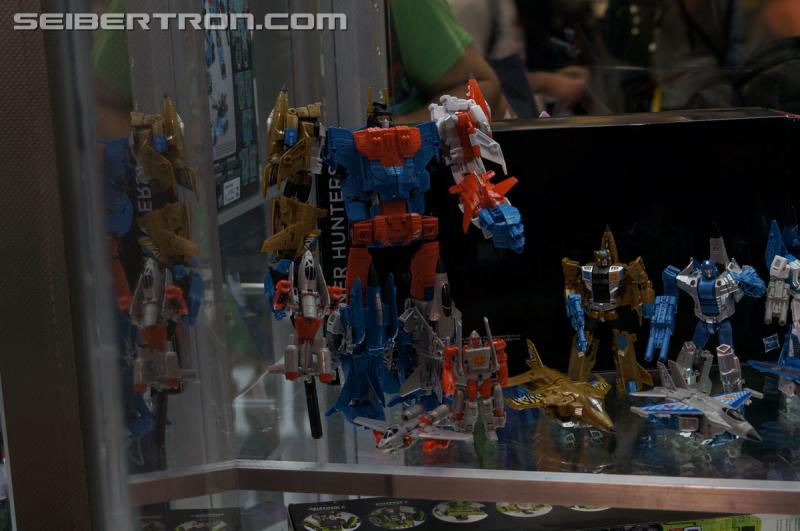 SDCC 2015 - Hasbro Booth: Combiner Wars G2 Superion and the Aerialbots