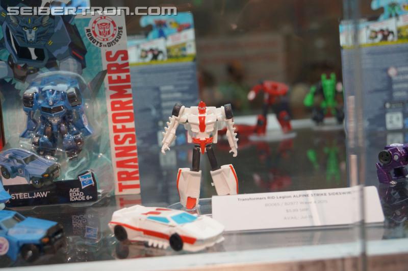 SDCC 2015 - Hasbro Booth: Transformers Robots In Disguise