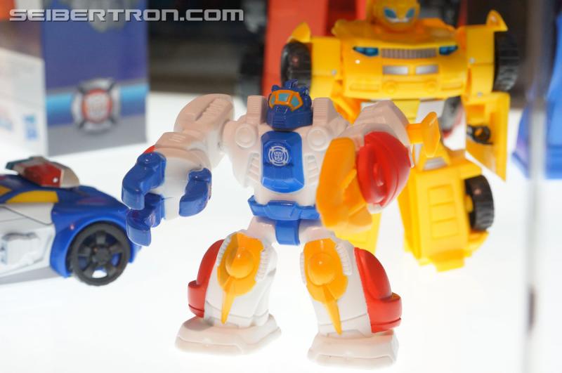 SDCC 2015 - Hasbro Booth: Transformers Robots In Disguise