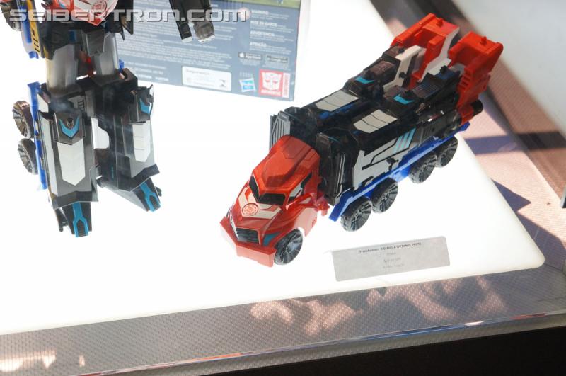 SDCC 2015 - Hasbro Booth: Transformers Robots In Disguise