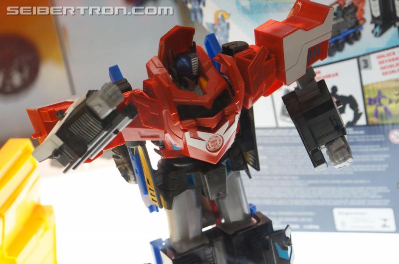 SDCC 2015 - Hasbro Booth: Transformers Robots In Disguise