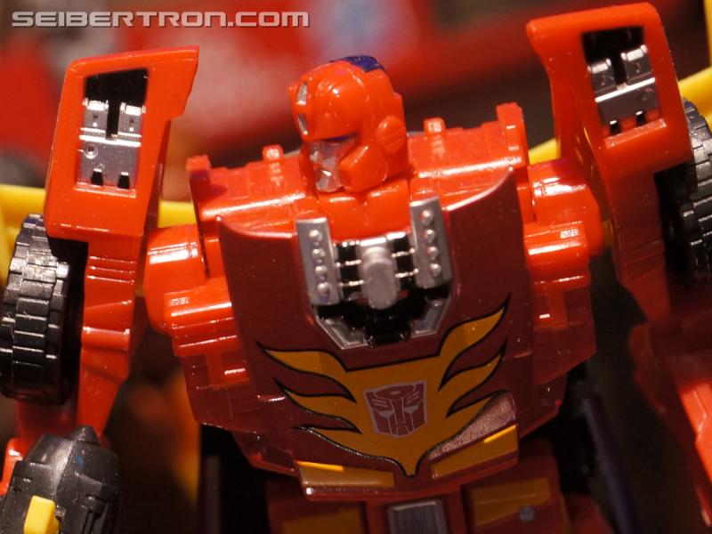 Toy Fair 2016: Titans Return - Transformers Event: Titans Return 085b