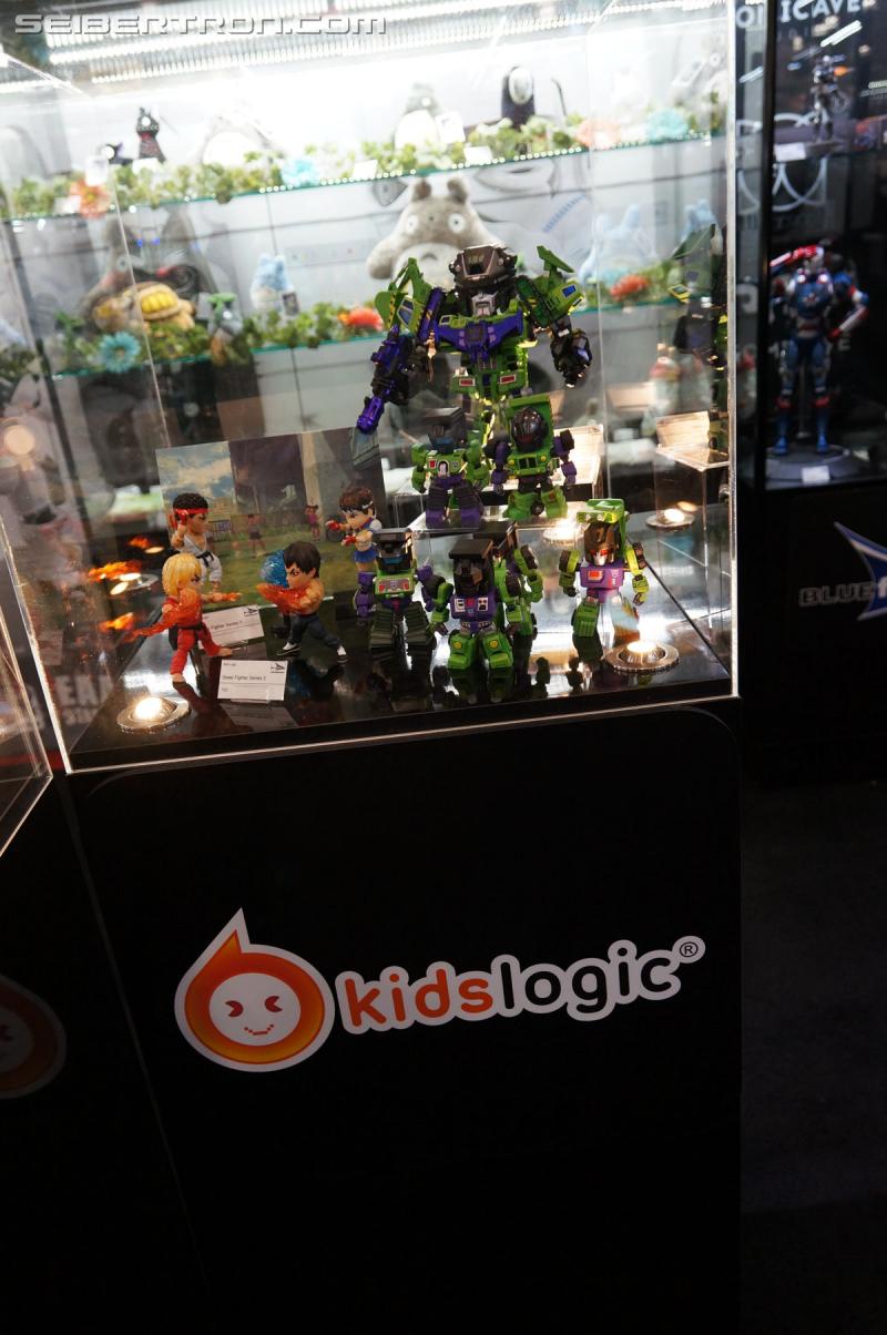 Toy Fair 2016: Kids Logic Devastator & Constructicons and Comicave Studios AOE Optimus Prime & Bumblebee - Transformers Event: Kids Logic Devastator+constructicons 003