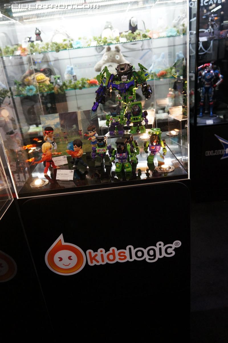 Toy Fair 2016 - Kids Logic Devastator & Constructicons and Comicave Studios AOE Optimus Prime & Bumblebee