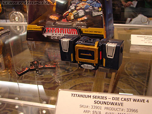 BotCon 2006 - Hasbro's Toy Display Cases