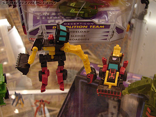 BotCon 2006: Hasbro's Toy Display Cases - Transformers Event:
