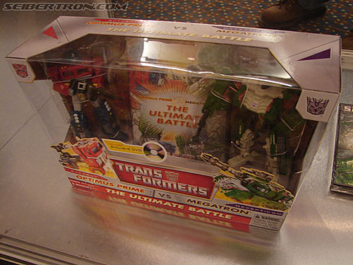 BotCon 2006: Hasbro's Toy Display Cases - Transformers Event: