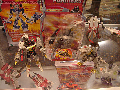 BotCon 2006: Hasbro's Toy Display Cases - Transformers Event: