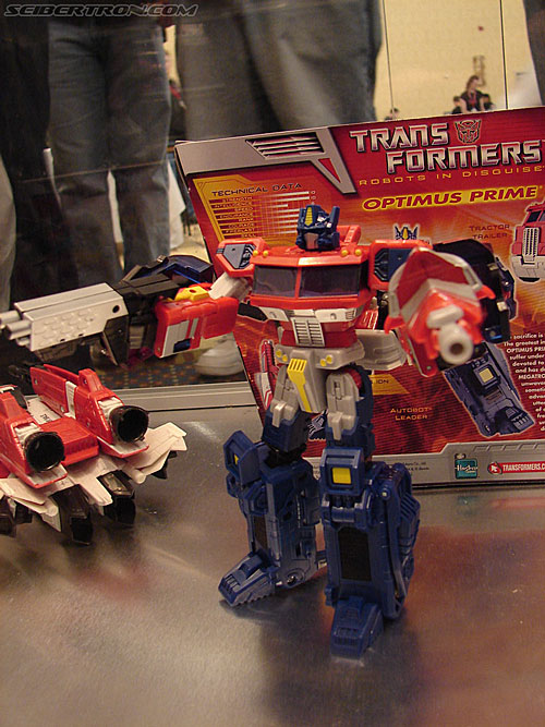 BotCon 2006: Hasbro's Toy Display Cases - Transformers Event: