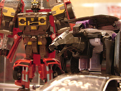 BotCon 2006: Hasbro's Toy Display Cases - Transformers Event: