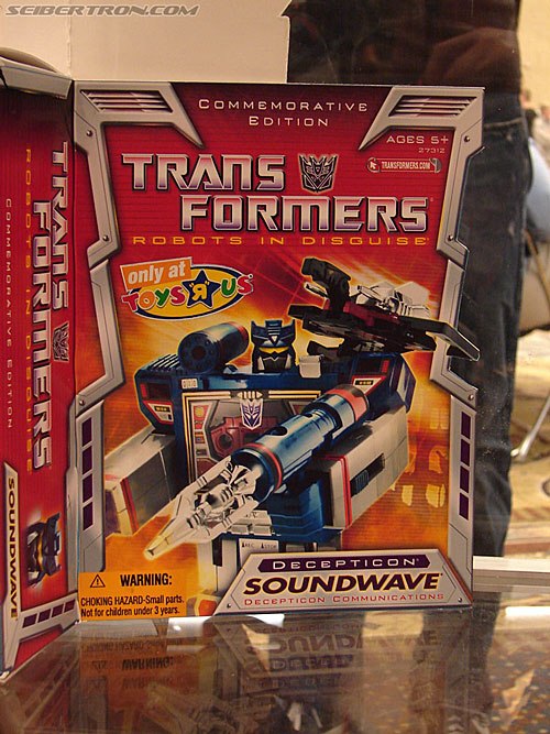 BotCon 2006: Hasbro's Toy Display Cases - Transformers Event: