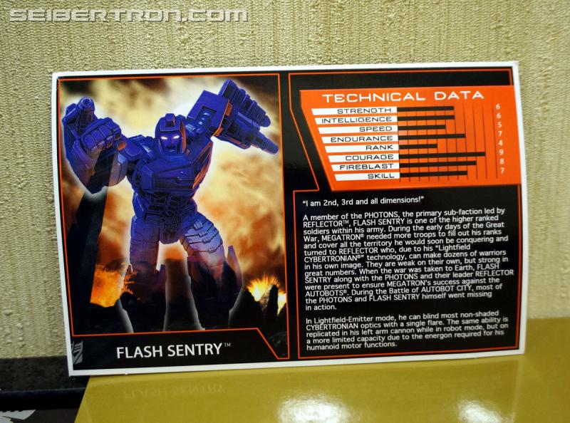 Botcon 2016: Dawn of the Predacus Box Set plus Attendee figure - Transformers Event: Dawn Of Predacus Box Set+attendee Figure 001