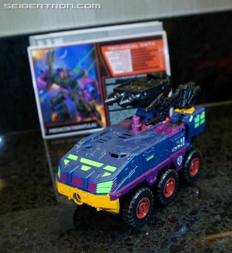 Botcon 2016: Dawn of the Predacus Box Set plus Attendee figure - Transformers Event: Dawn Of Predacus Box Set+attendee Figure 045