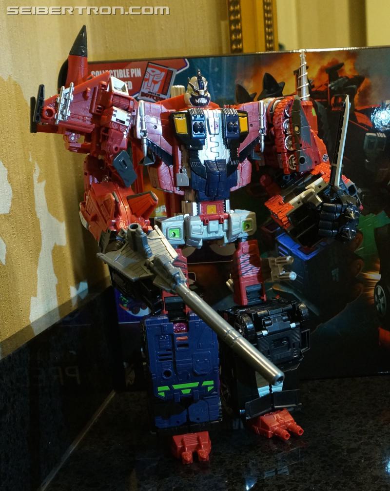 Botcon 2016: Dawn of the Predacus Box Set plus Attendee figure - Transformers Event: Dawn Of Predacus Box Set+attendee Figure 070