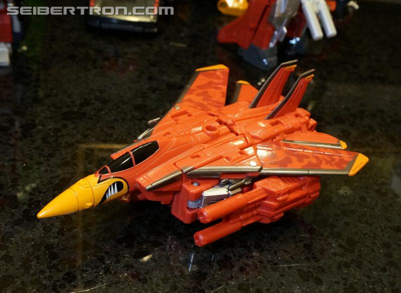 Transformers News: #BotCon16 'Dawn of the Predacus' Box Set Images: Tripredacus, Ravage, Tarantulas, plus Terrorsaur Transformers News: #BotCon16 'Dawn of the Predacus' Box Set Images: Tripredacus, Ravage, Tarantulas, plus Terrorsaur