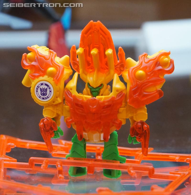 Botcon 2016: Hasbro Display: Robots In Disguise - Transformers Event: Robots In Disguise 022a
