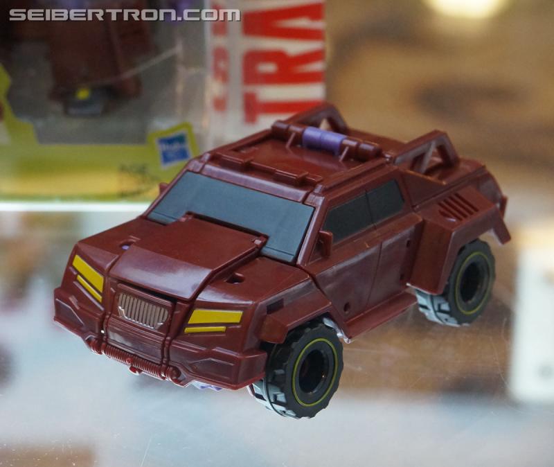 Botcon 2016: Hasbro Display: Robots In Disguise - Transformers Event: Robots In Disguise 054a