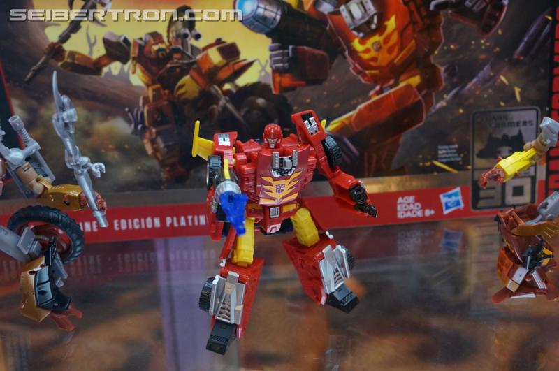 Botcon 2016: Hasbro Display: Platinum Edition Movie 30th Anniversary - Transformers Event: Platinum Edition 002