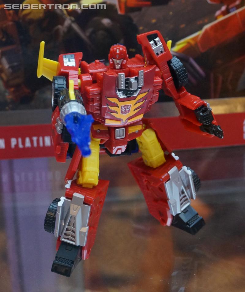 Botcon 2016: Hasbro Display: Platinum Edition Movie 30th Anniversary - Transformers Event: Platinum Edition 002a