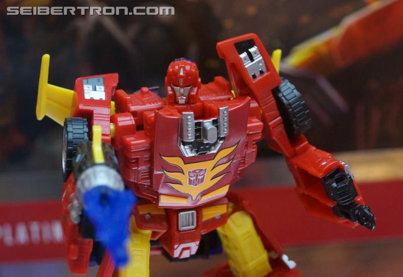 Botcon 2016: Hasbro Display: Platinum Edition Movie 30th Anniversary - Transformers Event: Platinum Edition 003a