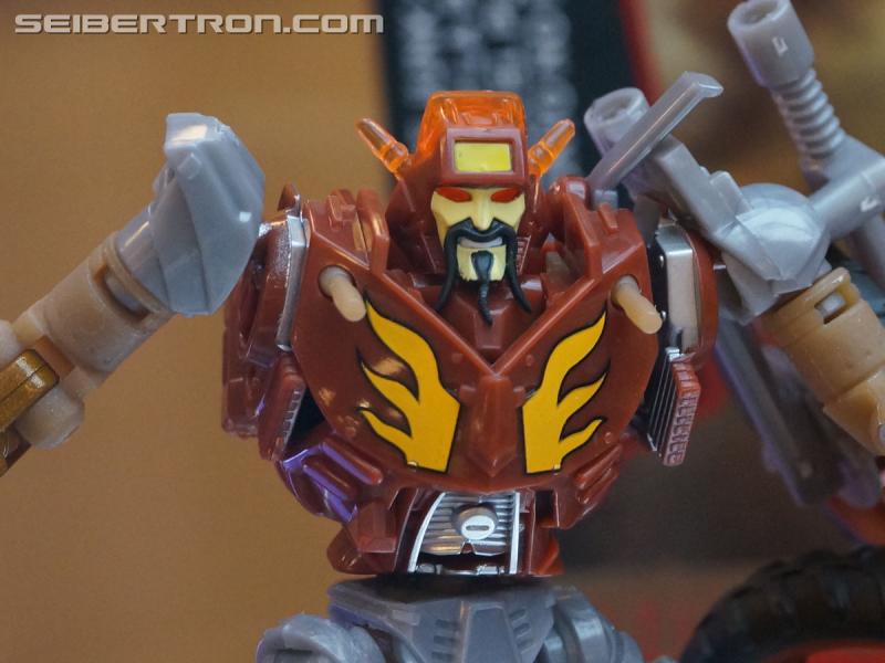 Botcon 2016: Hasbro Display: Platinum Edition Movie 30th Anniversary - Transformers Event: Platinum Edition 004a