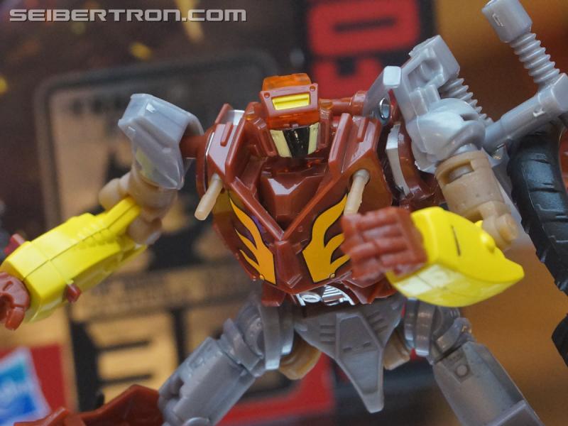 Botcon 2016: Hasbro Display: Platinum Edition Movie 30th Anniversary - Transformers Event: Platinum Edition 007b