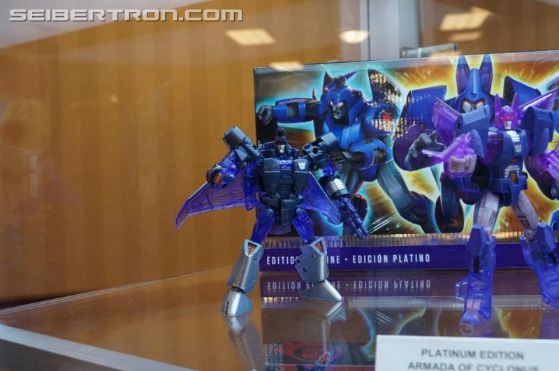 Botcon 2016: Hasbro Display: Platinum Edition Movie 30th Anniversary - Transformers Event: Platinum Edition 012