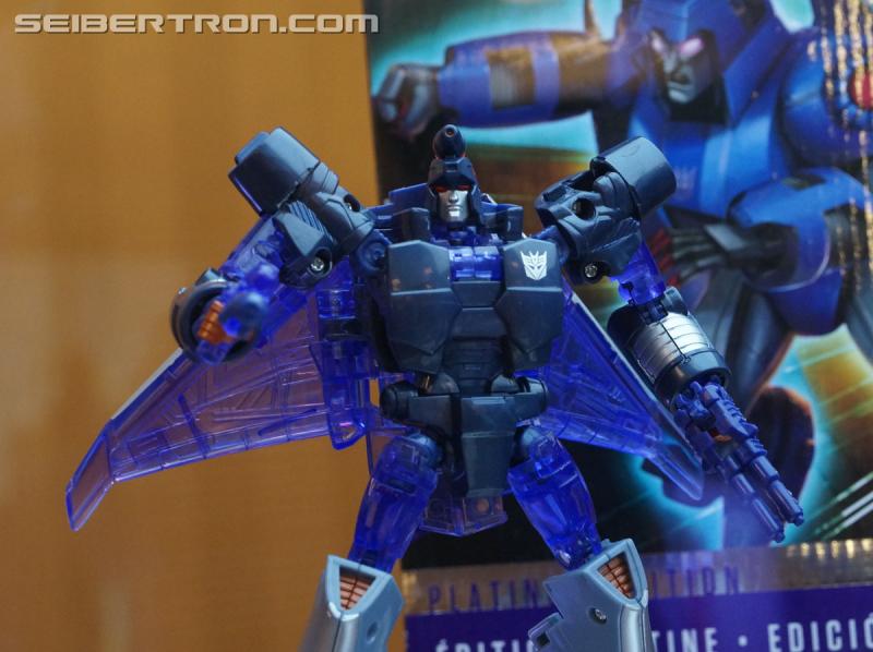 Botcon 2016: Hasbro Display: Platinum Edition Movie 30th Anniversary - Transformers Event: Platinum Edition 013a