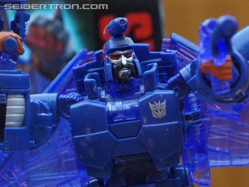 Botcon 2016: Hasbro Display: Platinum Edition Movie 30th Anniversary - Transformers Event: Platinum Edition 015b
