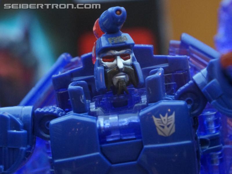 Botcon 2016: Hasbro Display: Platinum Edition Movie 30th Anniversary - Transformers Event: Platinum Edition 016a