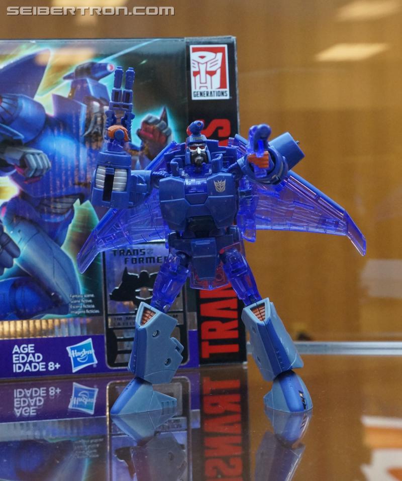 Botcon 2016: Hasbro Display: Platinum Edition Movie 30th Anniversary - Transformers Event: Platinum Edition 017a