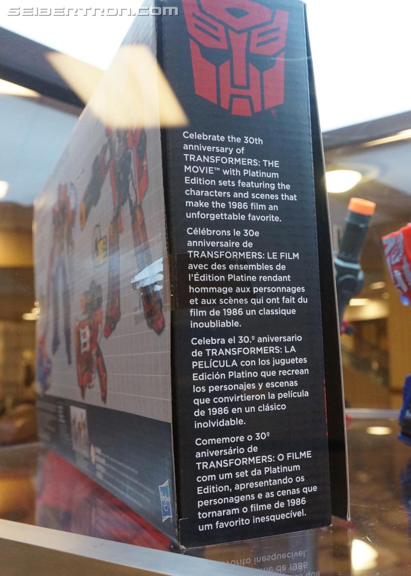 Botcon 2016: Hasbro Display: Platinum Edition Movie 30th Anniversary - Transformers Event: Platinum Edition 031a
