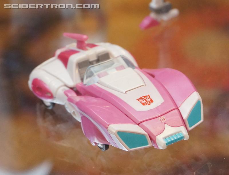 Botcon 2016: Hasbro Display: Platinum Edition Movie 30th Anniversary - Transformers Event: Platinum Edition 042a