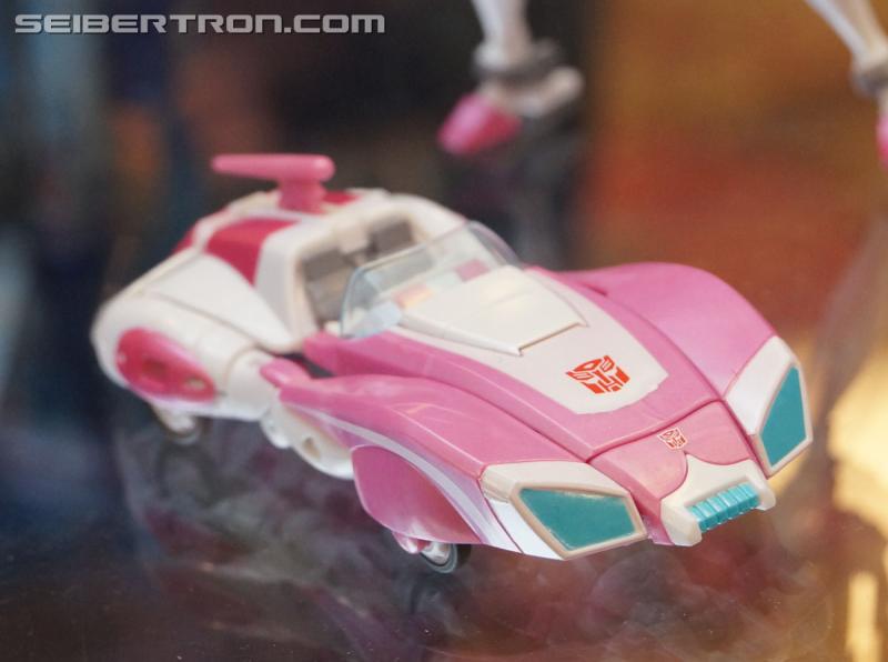 Botcon 2016: Hasbro Display: Platinum Edition Movie 30th Anniversary - Transformers Event: Platinum Edition 043a