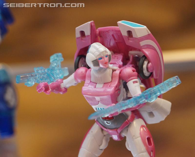 Botcon 2016: Hasbro Display: Platinum Edition Movie 30th Anniversary - Transformers Event: Platinum Edition 046a