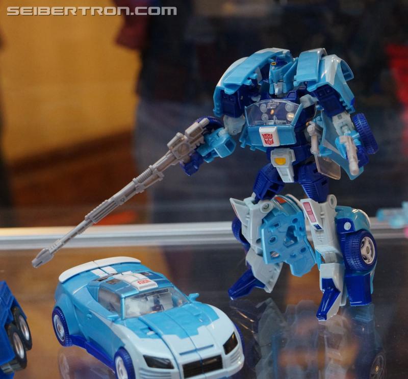 Botcon 2016: Hasbro Display: Platinum Edition Movie 30th Anniversary - Transformers Event: Platinum Edition 048a