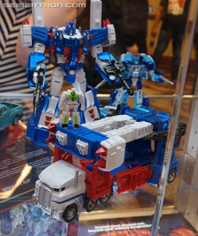 Botcon 2016: Hasbro Display: Platinum Edition Movie 30th Anniversary - Transformers Event: Platinum Edition 054a