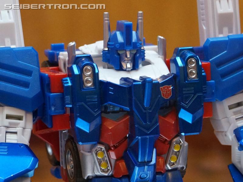 Botcon 2016: Hasbro Display: Platinum Edition Movie 30th Anniversary - Transformers Event: Platinum Edition 056b