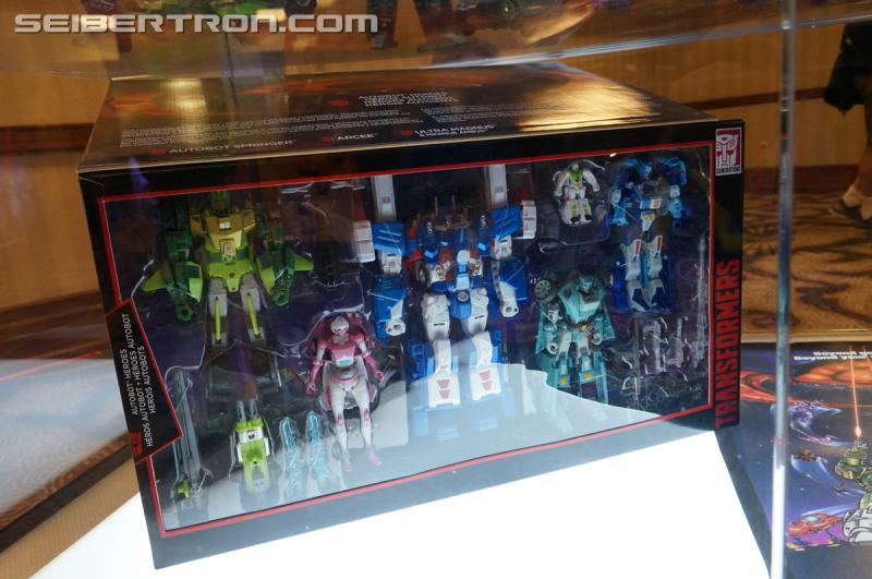 Botcon 2016: Hasbro Display: Platinum Edition Movie 30th Anniversary - Transformers Event: Platinum Edition 066