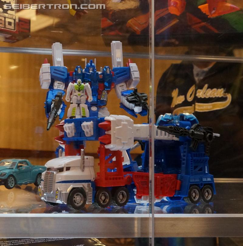 Botcon 2016: Hasbro Display: Platinum Edition Movie 30th Anniversary - Transformers Event: Platinum Edition 069a