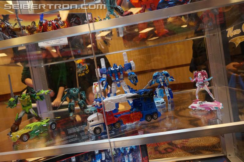 Botcon 2016: Hasbro Display: Platinum Edition Movie 30th Anniversary - Transformers Event: Platinum Edition 070
