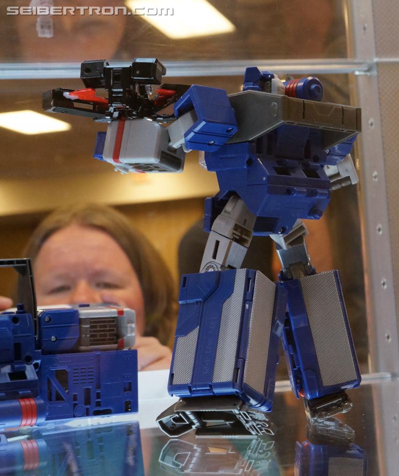Botcon 2016: Hasbro Display: Titans Return - Transformers Event: Titans Return 023a
