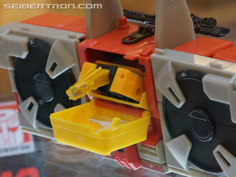Botcon 2016: Hasbro Display: Titans Return - Transformers Event: Titans Return 030b
