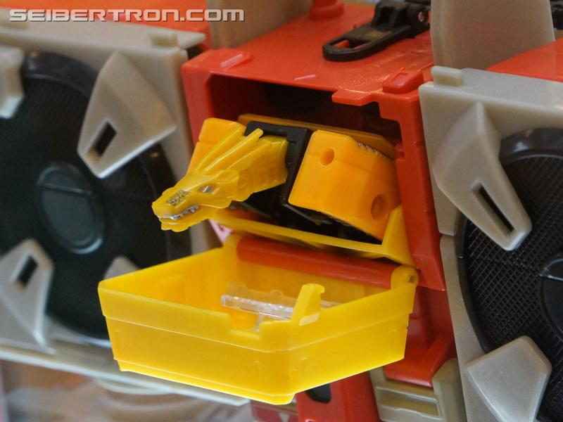 Botcon 2016: Hasbro Display: Titans Return - Transformers Event: Titans Return 031a